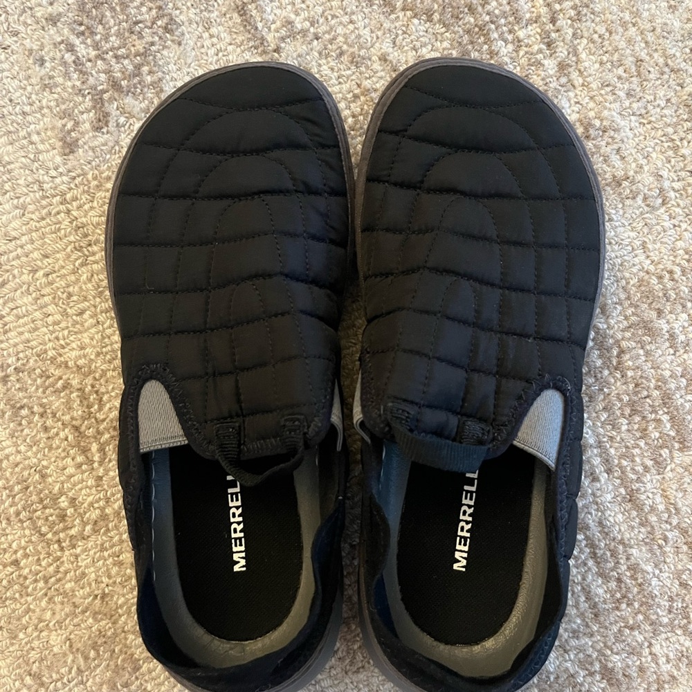 Women’s MERRELL Hut Moc Loafer. Size 9